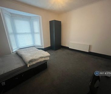 1 bedroom in a house share to rent - Photo 2