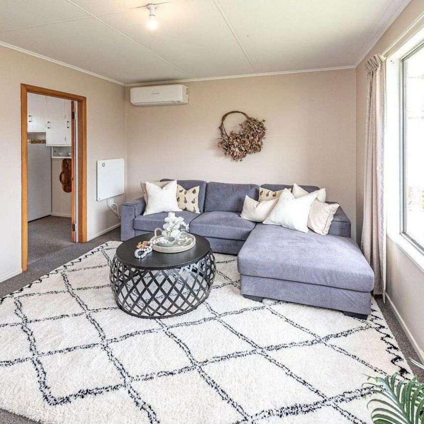 Tidy two bedroom unit - Photo 1