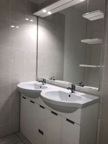 Location Appartement 5 pièces 129m² ST DENIS 97400 - Photo 4