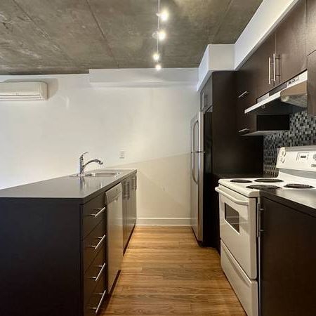 Quartier des Spectacles: one-bedroom condo with parking, offered for r - Photo 1