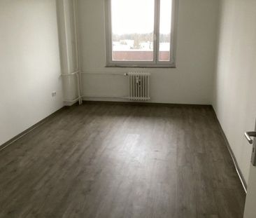 Umzug gefällig? Geräumige 3-Zi.-Wohnung mit Aussicht! - Photo 4