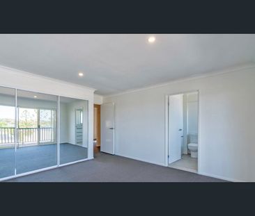 Luxury Three-Level Townhouse with Panoramic Oxford Street Views in ... - Photo 6