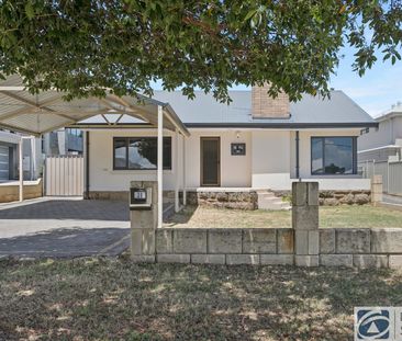 AIR CON, FLOORBOARDS, SPACE FOR A BOAT - Photo 3