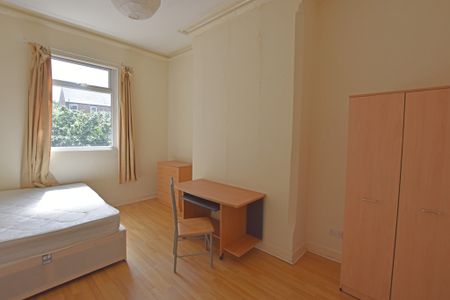 2 Bedroom Apartment - Photo 2