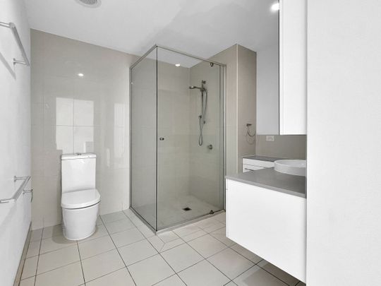 Modern 1 bedroom, 1 bathroom - Photo 1