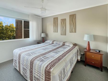 Fully Furnished Unit One Street From Alexandra Headland Beach - Photo 2