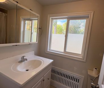 For Lease - 585 Byngmount Avenue Unit# Upper, Mississauga, Ontario - Photo 1