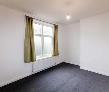 2 bedroom end of terrace house to rent - Photo 3