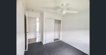 Spacious family home at the Silkstone Residences Estate - Photo 2