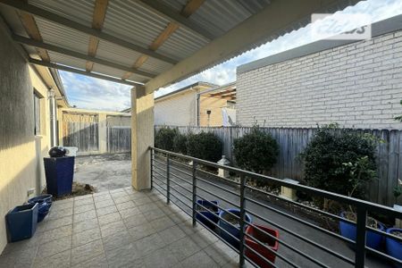 MODERN TOWNHOUSE - Photo 4