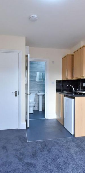 Studio to rent - Photo 1