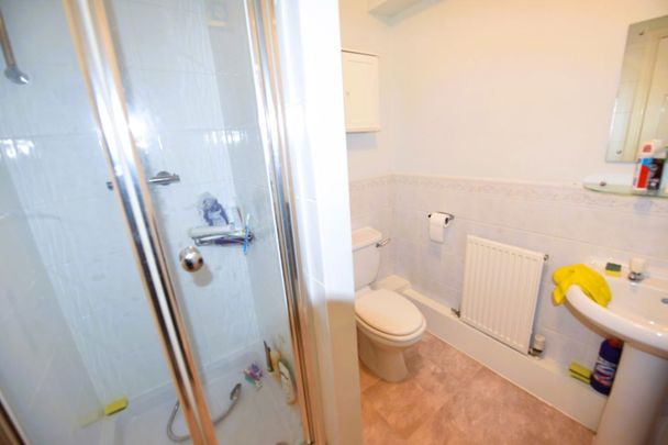 2 bedroom Flat in Flat 3, Leeds - Photo 1