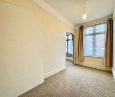 4 bedroom semi-detached house to rent - Photo 4