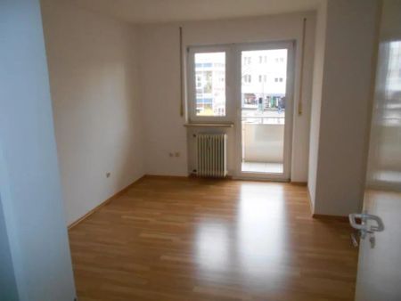 KESTLER IMMOBILIEN IVD - PARKETT/LAMINAT - TAGESLICHTBAD - 4 ZIMMERWOHNUNG - RENNWEG - Foto 3