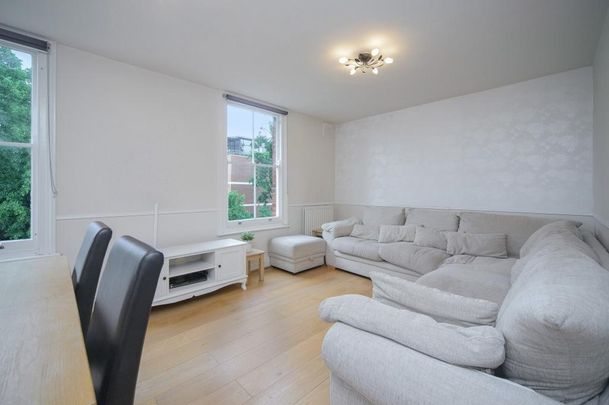 2 bedroom flat to rent - Photo 1