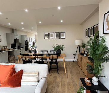 3 bedroom mews to rent - Photo 2