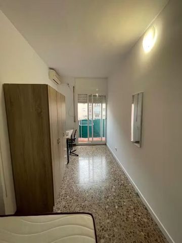 Travessera de Gràcia, Barcelona, Catalonia 08027 - Photo 5