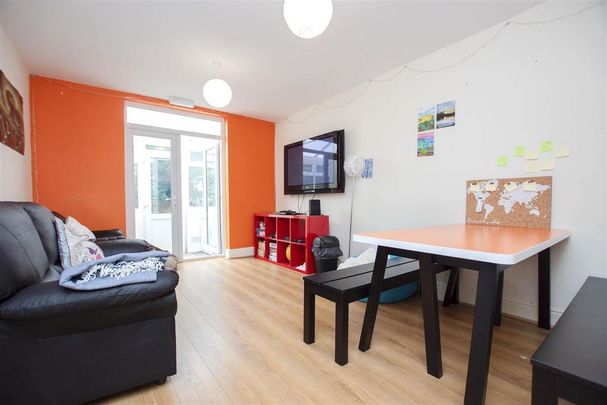 6 bedroom house to rent - Photo 1