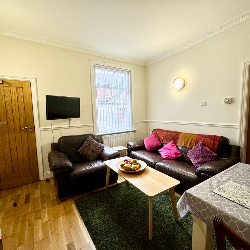 Harding Terrace Room 3 - Photo 1