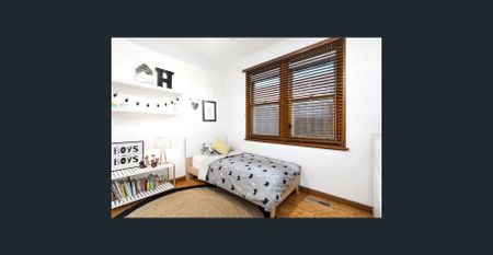 THREE BEDROOM HOME IN FANTASTIC LOCATION - Photo 4