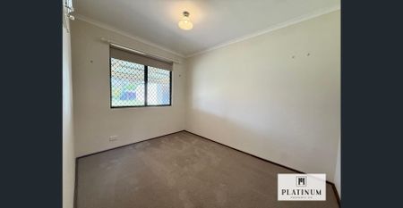 Coastal Charm – Easy-Care Living Close to the Beach - Photo 3