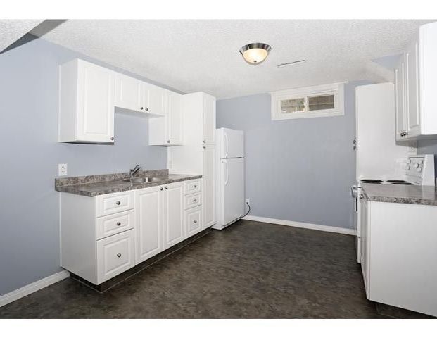 Renovated 2 Bedroom in Capitol Hill | 2731 17A St NW, Calgary - Photo 1