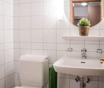 Generous duplex apartment with far-reaching views - Photo 4