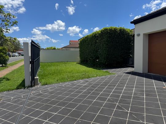 30 Lancewood Circuit, Robina QLD 4226 - House For Rent | Domain - Photo 1