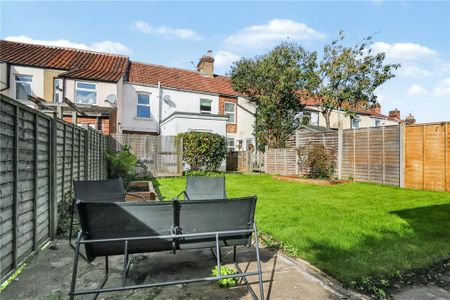 3 bedroom terraced house to rent - Photo 2