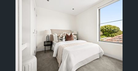 STYLISH LIVING WITH STUNNING HARBOUR VIEWS - Photo 4