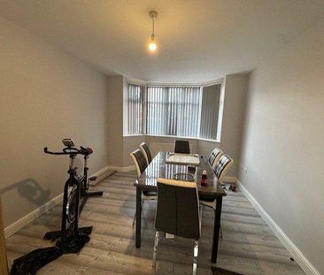 4 bedroom end of terrace house to rent - Photo 3