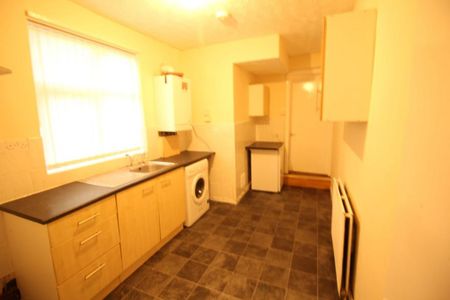 3 bedroom flat to rent - Photo 5
