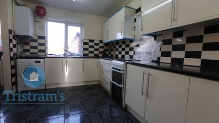 4 bed Detached House for Rent - Photo 4