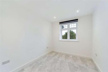 Shoppenhangers Road, Maidenhead, Berkshire, SL6 - Photo 2
