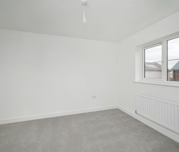 4 bedroom semi-detached house to rent - Photo 2