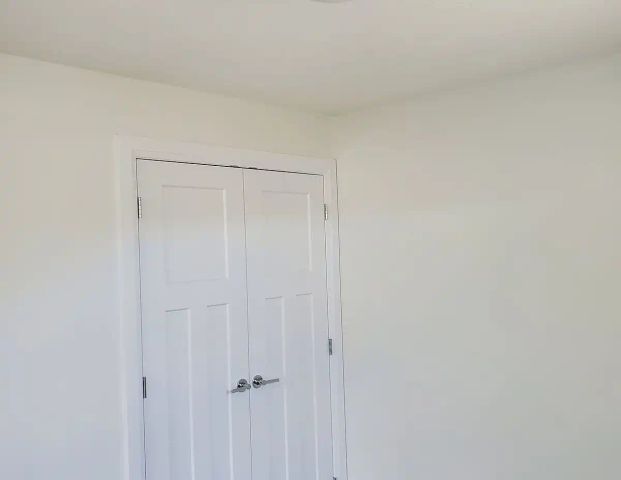 A legal 2 bedroomed basement to rent — 2 Bedrooms Room For Rent - Photo 1