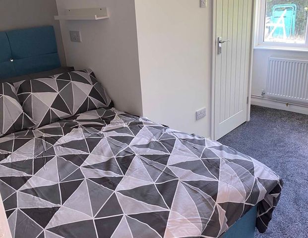 Guillemot Close Room 2 - Photo 1