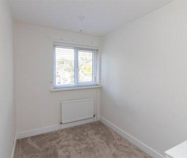 3 Bedroom House - Terraced - Photo 4