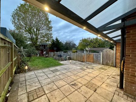 4 bedroom terraced house to rent - Photo 3