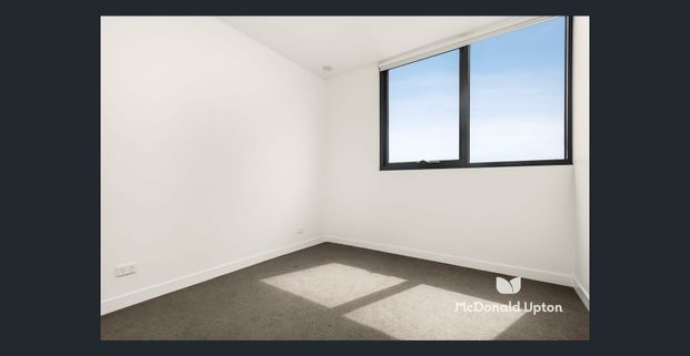 Live The High Life - Photo 1