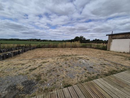 Location Maison 8 pièces 193m² SABLE SUR SARTHE 72300 - Photo 4