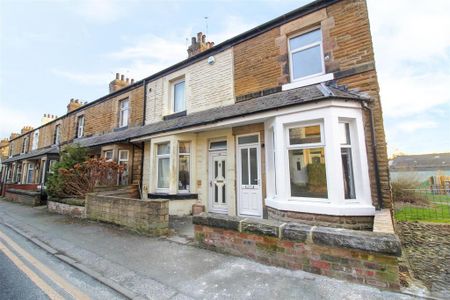 2 bedroom end of terrace house to rent - Photo 3