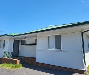 MODERN AND RENOVATED 3 bedroom house - MILLER - Photo 3