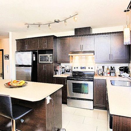 4 1/2 JUILLET LUXUEUX, TRES GRAND, ASCENSEUR, INSONORISÉ, TRANQUILLE, PRES DE TOUT, 50 ANES ET PLUS, VOIR VIDÉO - Photo 3