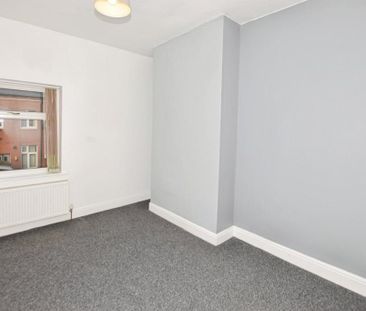 2 bedroom end of terrace house to rent - Photo 4
