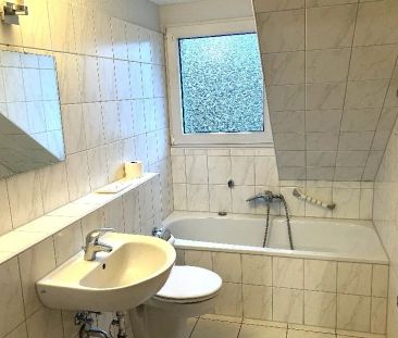 Gepflegte 3-Zimmer-Dachgeschosswohnung mit Balkon in Leverkusen-Lüt... - Photo 4