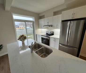 For Lease - 521 Galanthus Walk, Kanata, Ontario - Photo 4