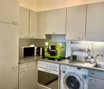 Charming renovated one-bedroom apartment in Paquis Navigation - Photo 6