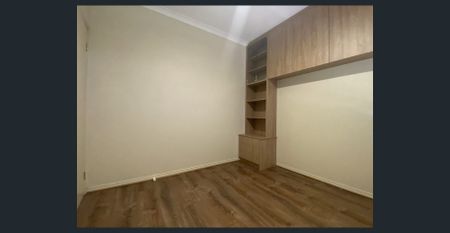 Executive Living in Orleana Waters Estate! - Photo 4