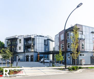 Townhouse in North Vancouver, BC - Photo 2